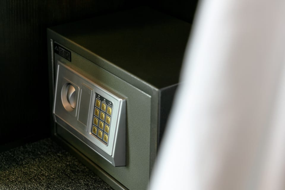 Minibar, in-room safe, soundproofing, free WiFi