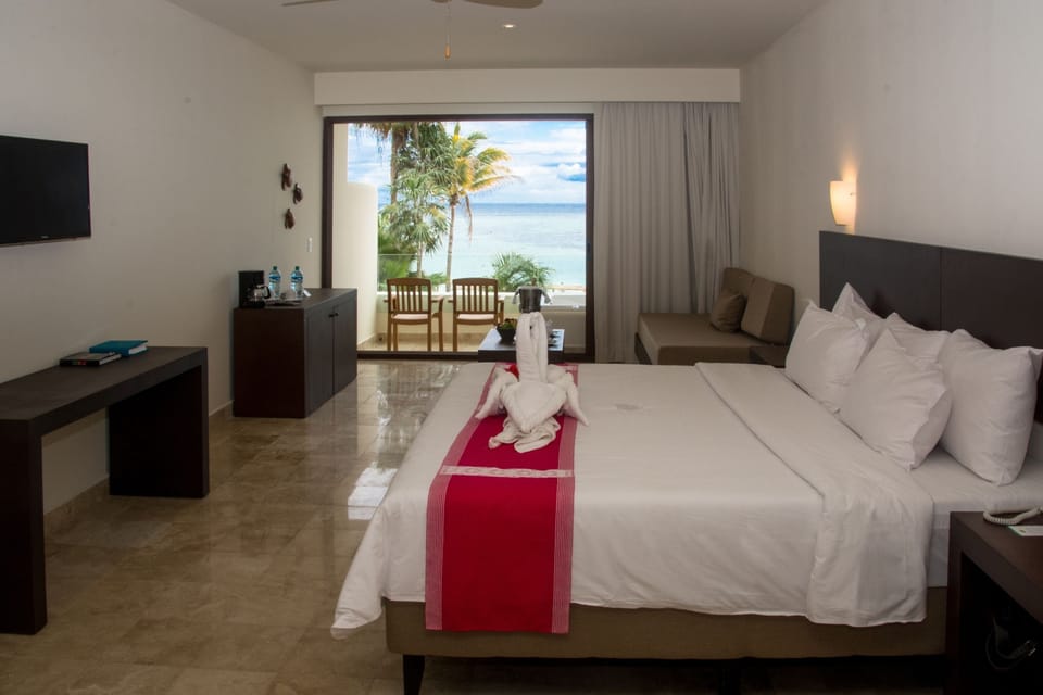 Free minibar, in-room safe, iron/ironing board, free WiFi