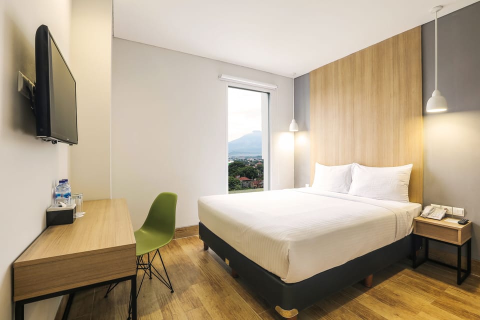 Superior Double Room, 1 Queen Bed, Non Smoking, City View | In-room safe, individually furnished, desk, rollaway beds