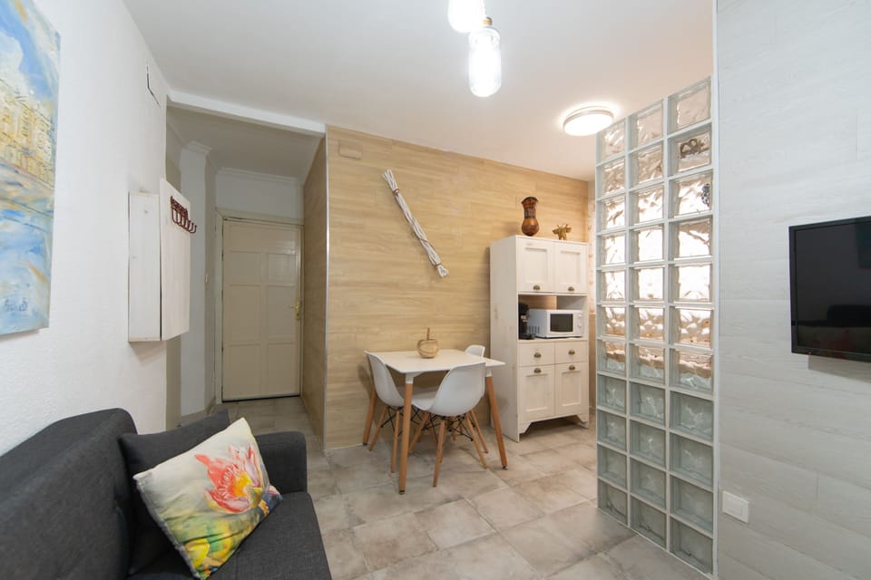 Apartment, Private Bathroom (fully equipped kitchen) | Living room
