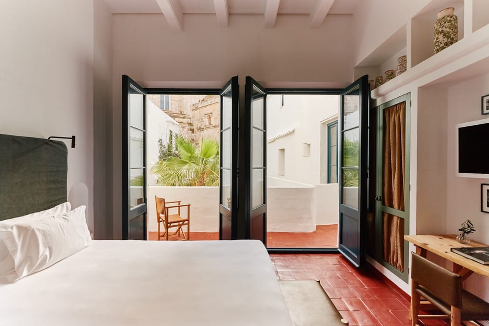 Deluxe Double Room | Premium bedding, minibar, in-room safe, desk