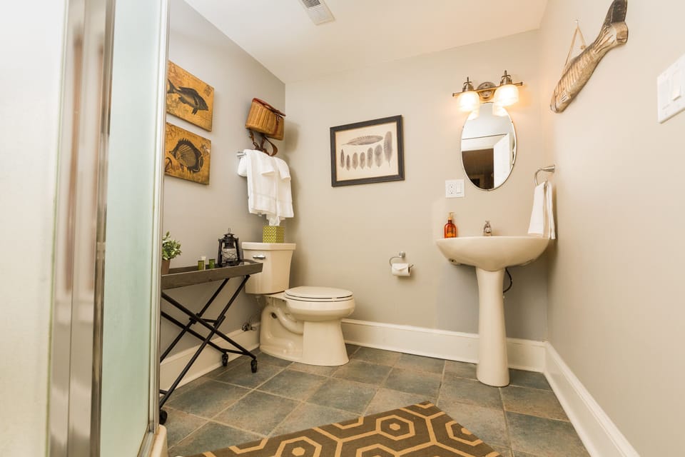 Fish Creek - Queen | Bathroom | Shower, free toiletries, hair dryer, slippers