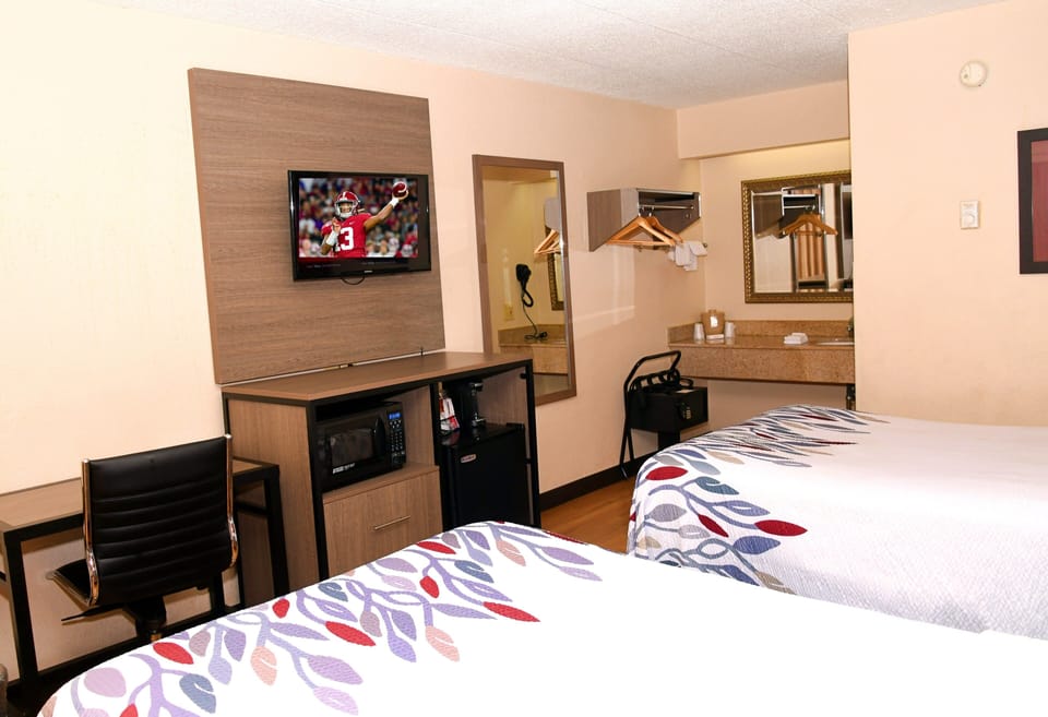 Desk, laptop workspace, blackout drapes, free cribs/infant beds