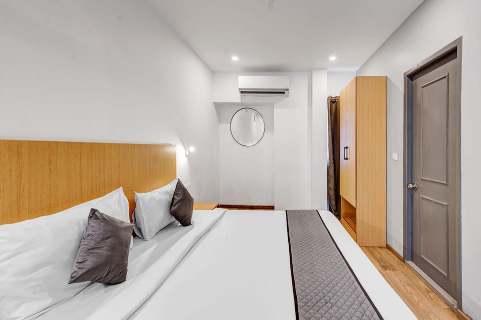 Deluxe Double Room | Hypo-allergenic bedding, desk, laptop workspace, blackout drapes
