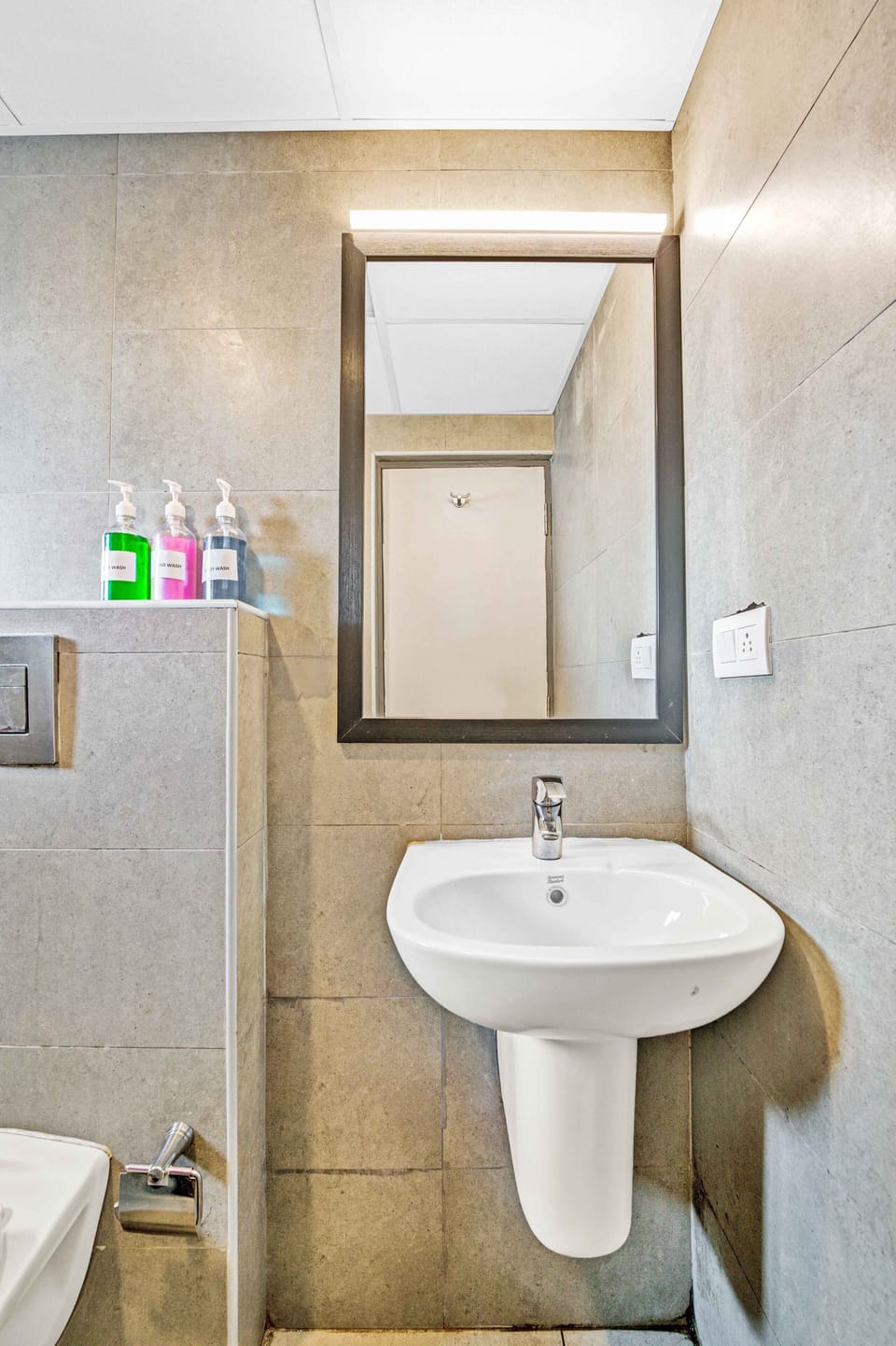 Deluxe Double Room | Bathroom | Shower, free toiletries, hair dryer, towels