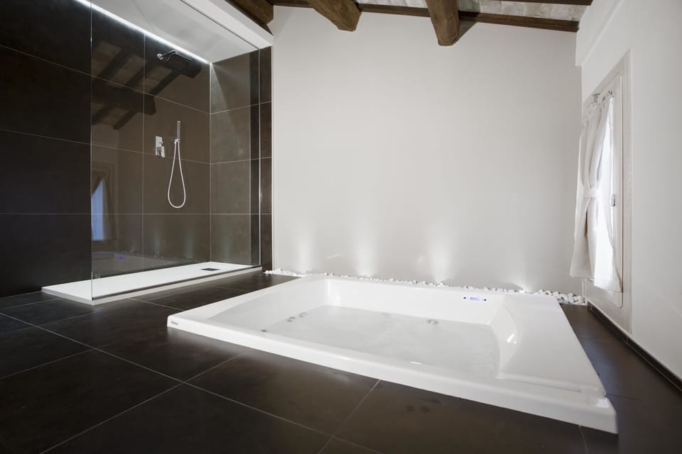 Executive Suite | Jetted tub