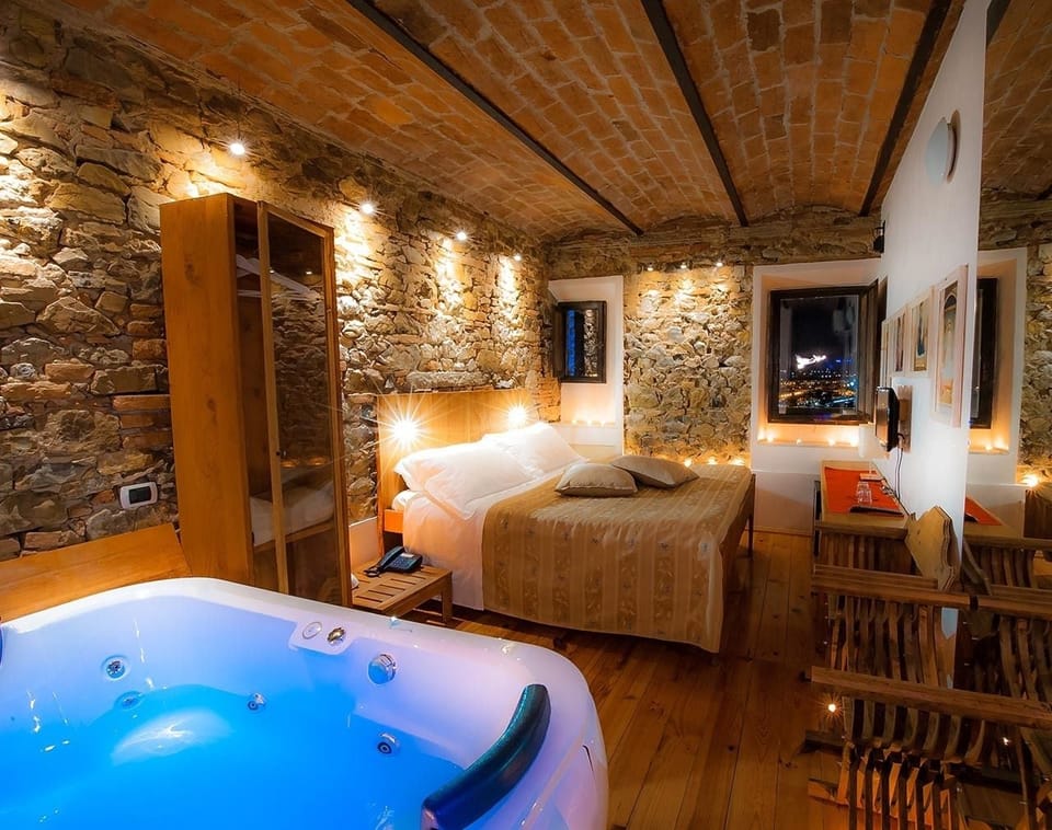 Deluxe Double Room, 1 King Bed, Jetted Tub | Minibar, individually decorated, individually furnished, desk