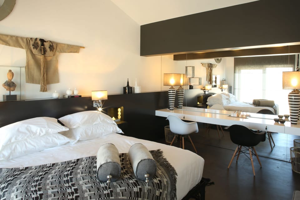 Suite | Minibar, in-room safe, individually decorated, soundproofing
