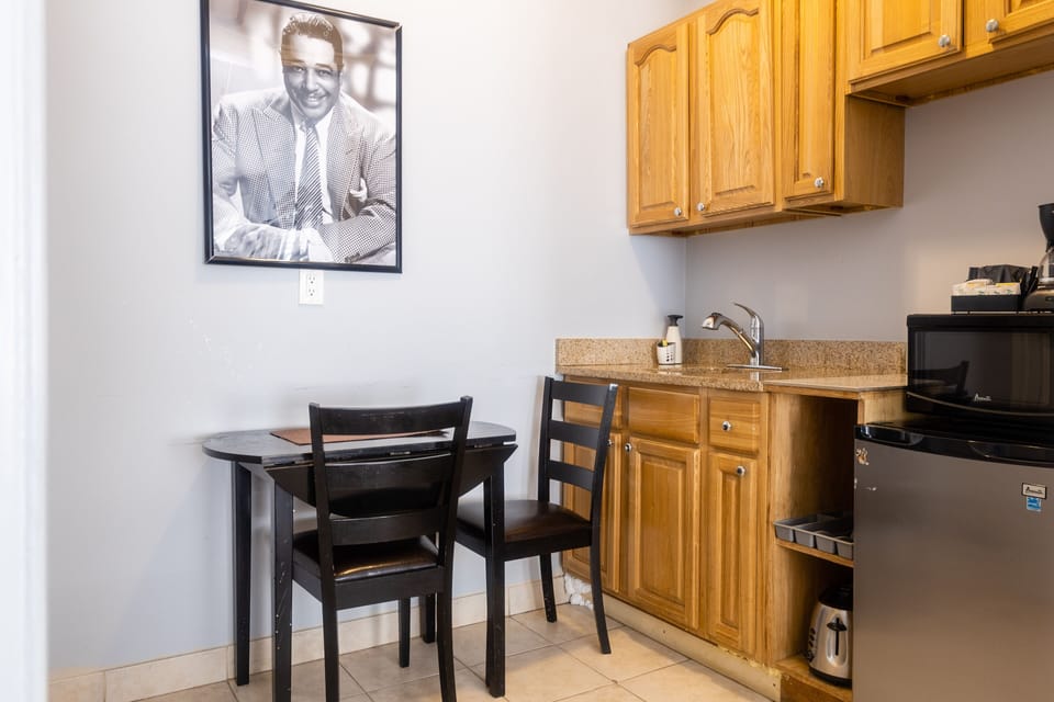 Standard Triple Room with Shared Bathroom | Egyptian cotton sheets, in-room safe, individually decorated