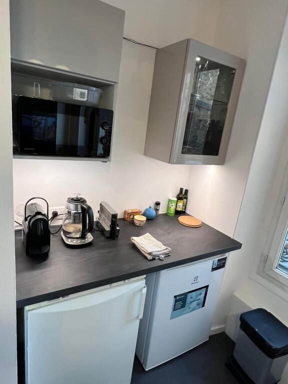 Classic Cottage, City View | Private kitchen | Shared fridge, shared microwave