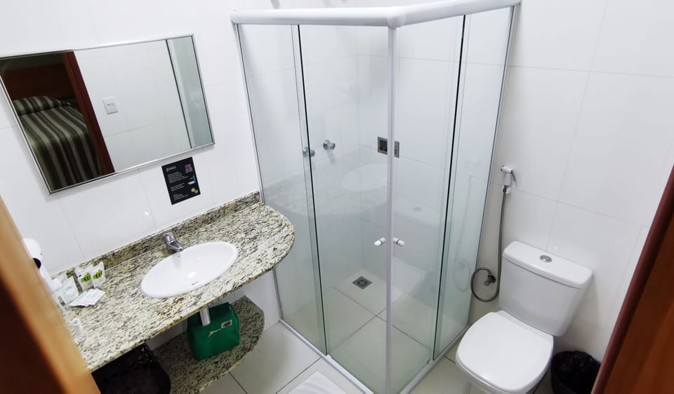 Standard Triple Room | Bathroom | Shower, towels, soap, shampoo