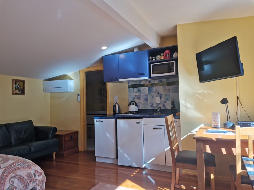 Studio, Courtyard Area | Private kitchen | Coffee/tea maker, electric kettle