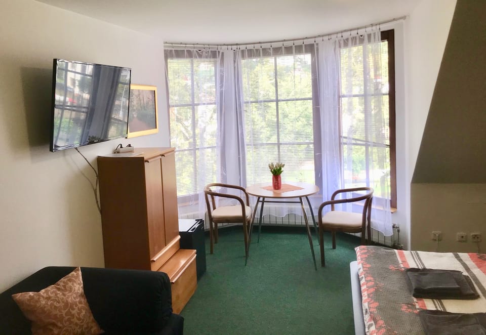 Standard Triple Room (8) | Hypo-allergenic bedding, free cribs/infant beds, travel crib, free WiFi