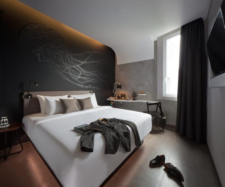 Studio 25 | Premium bedding, in-room safe, desk, free WiFi
