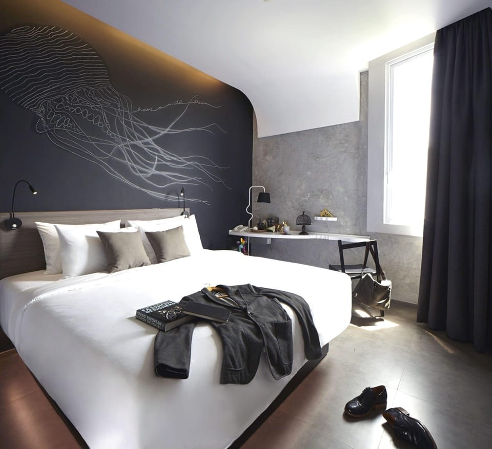 Premium bedding, in-room safe, desk, free WiFi