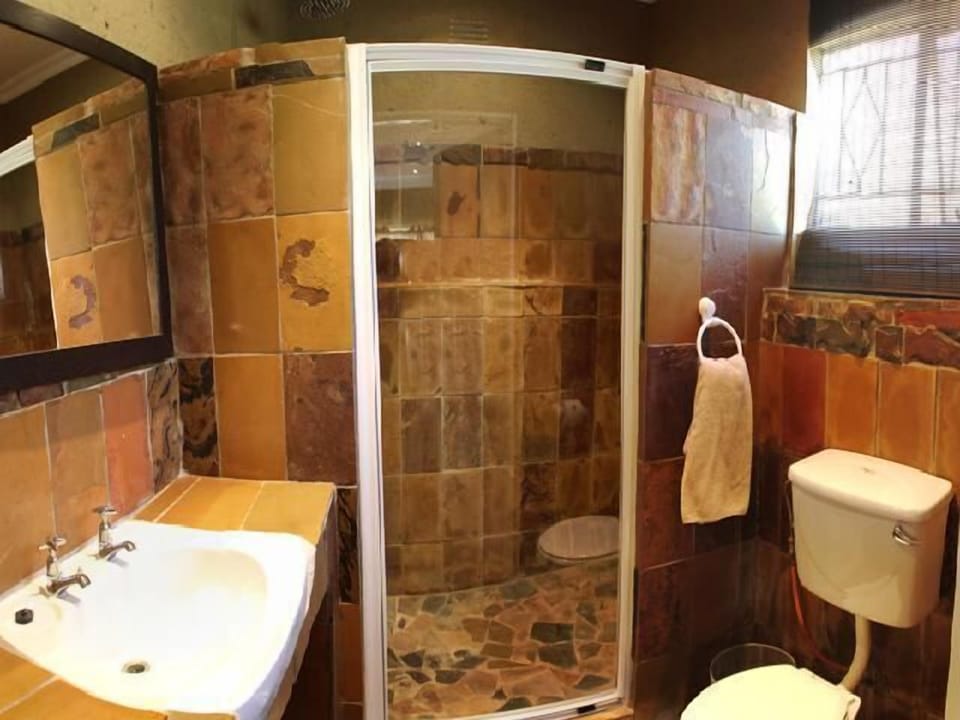 Apartment, 2 Bedrooms, Mountain View (Hippo) | Bathroom | Hair dryer, towels, soap, toilet paper