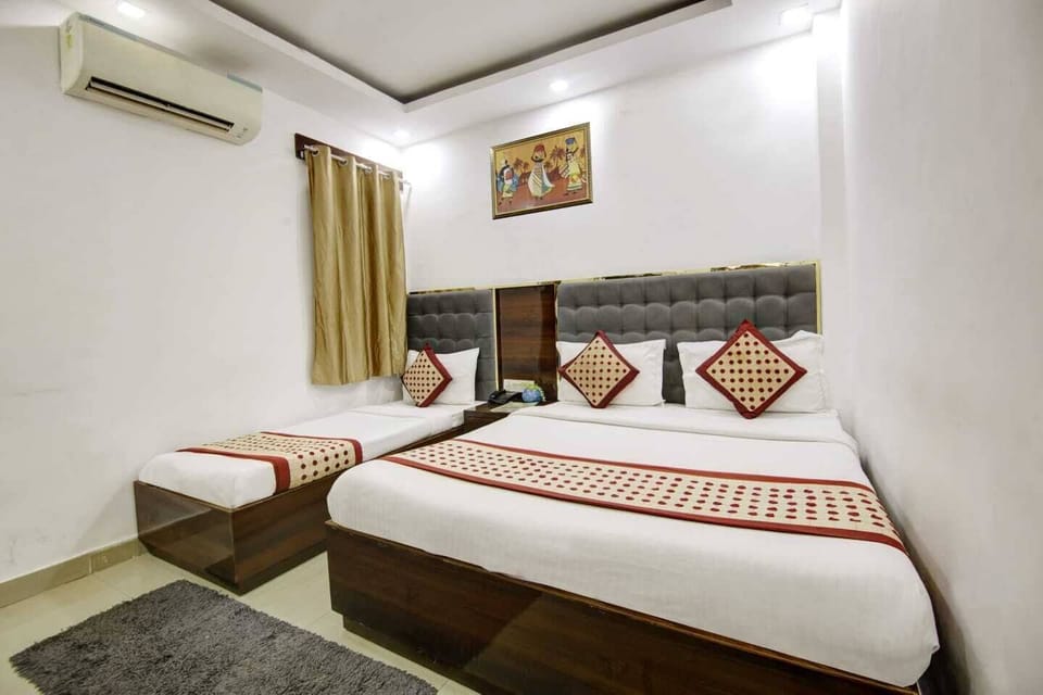 Deluxe Triple Room | Egyptian cotton sheets, premium bedding, desk, laptop workspace