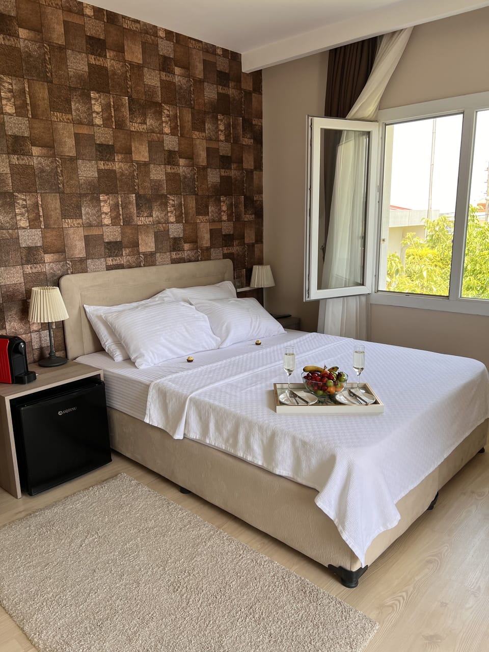 Classic Double Room | Minibar, in-room safe, individually decorated, free WiFi