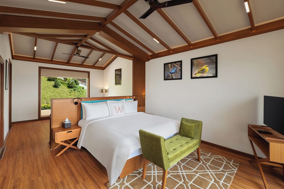 Deluxe Room, 1 King Bed | Premium bedding, down comforters, memory foam beds, minibar
