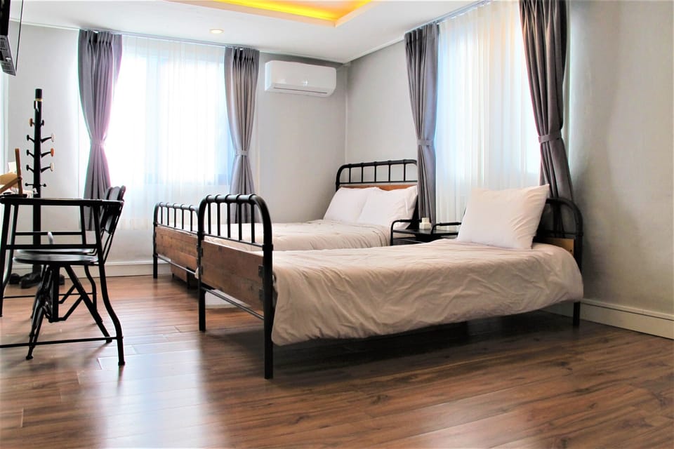 Deluxe Quadruple Room, 1 Bedroom | Premium bedding, free WiFi, bed sheets