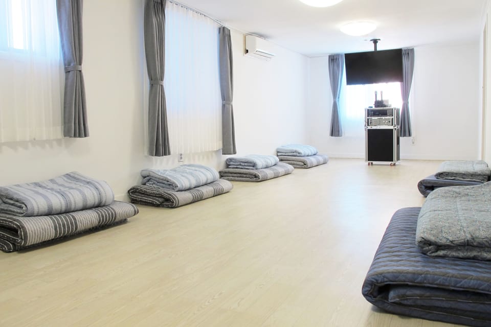 Grand Room | Premium bedding, free WiFi, bed sheets