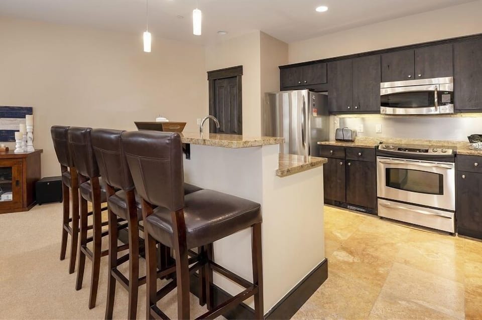 Condo, 3 Bedrooms | Private kitchen | Coffee/tea maker, fridge, oven, toaster