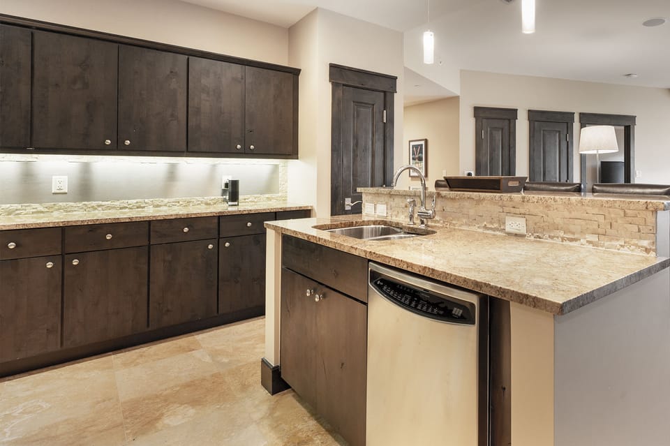Condo, 3 Bedrooms | Private kitchen | Coffee/tea maker, fridge, oven, toaster