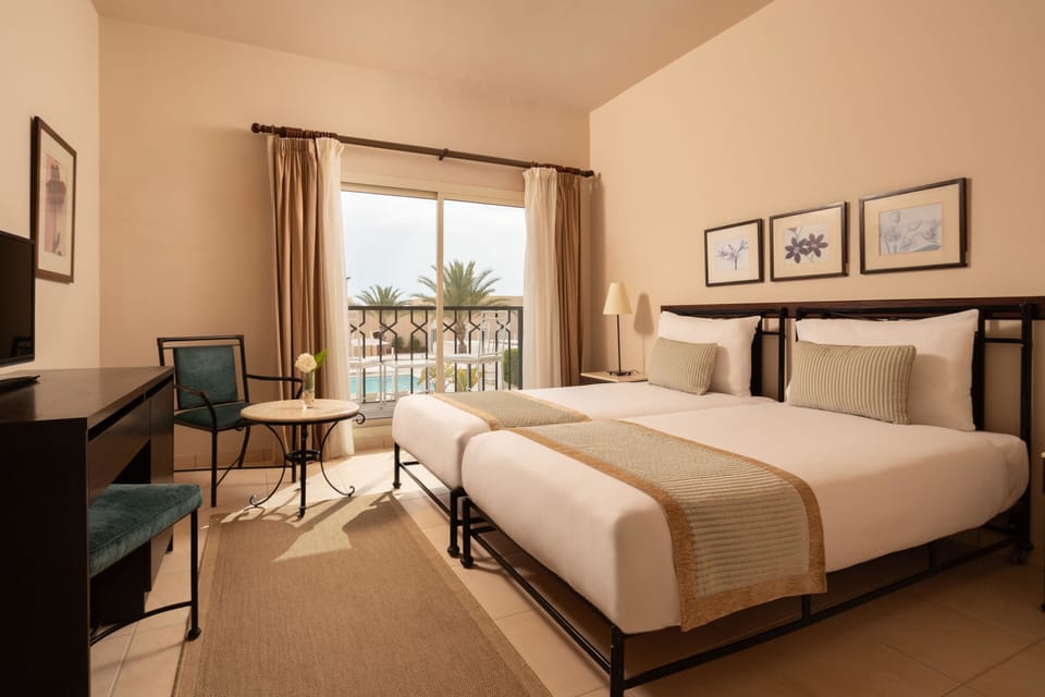 Premium bedding, minibar, in-room safe, bed sheets
