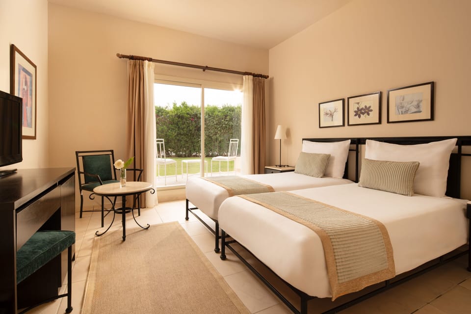 Superior Twin Room, Garden View | Premium bedding, minibar, in-room safe, bed sheets