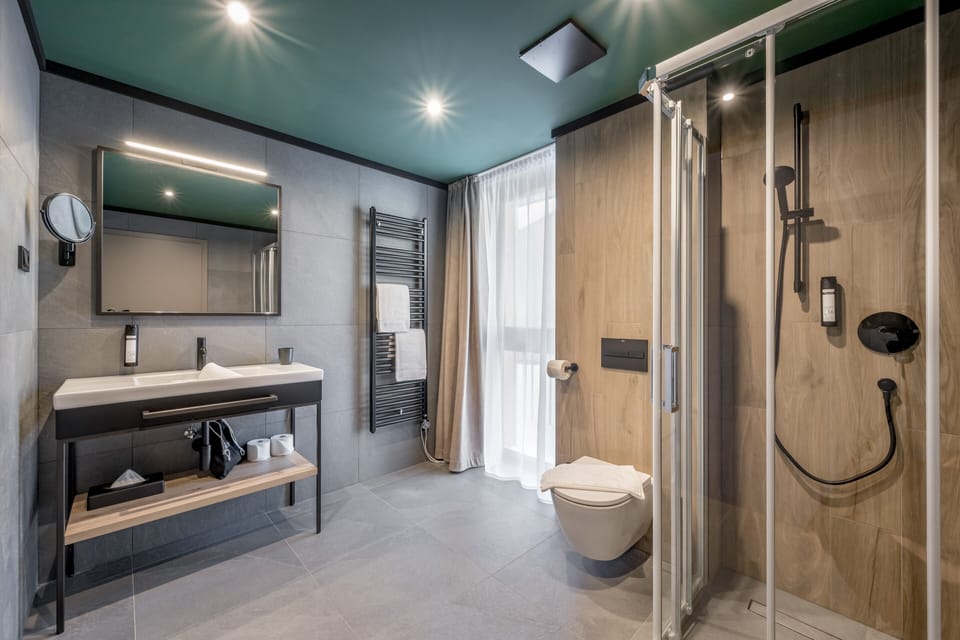 Shower, free toiletries, hair dryer, towels