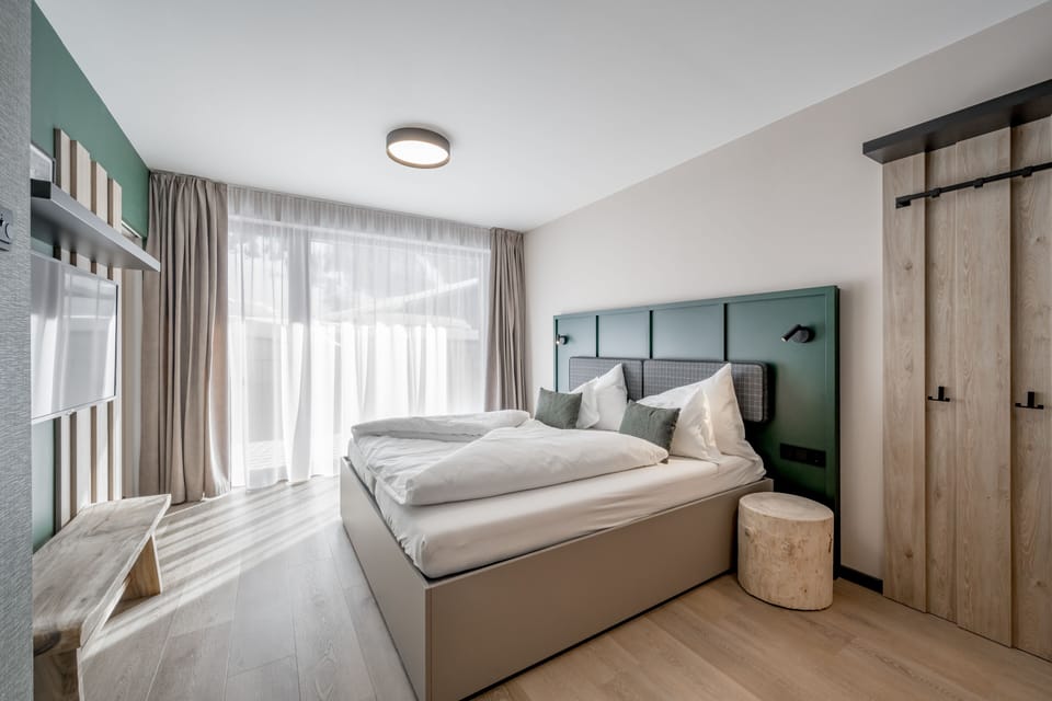 Suite | Soundproofing, free WiFi, bed sheets