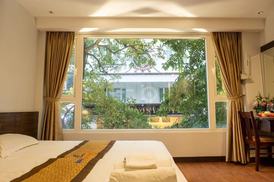 Luxury Room | In-room safe, desk, WiFi (free)