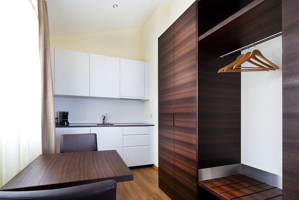 Junior Double Room, Bathtub, Lake View | Private kitchen | Eco-friendly cleaning products, lobster pot, paper towels
