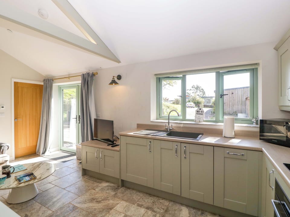 Cottage | Private kitchen | Fridge, dishwasher, electric kettle, cookware/dishes/utensils