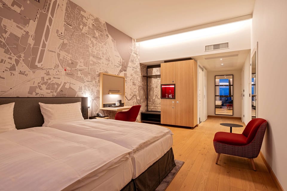 Double Room, Accessible | Minibar, in-room safe, desk, laptop workspace