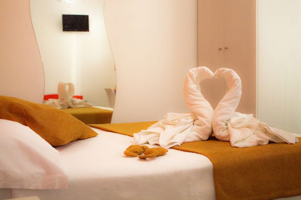 Standard Double Room, 1 Queen Bed, Non Smoking, Ensuite | In-room safe, individually decorated, individually furnished, desk