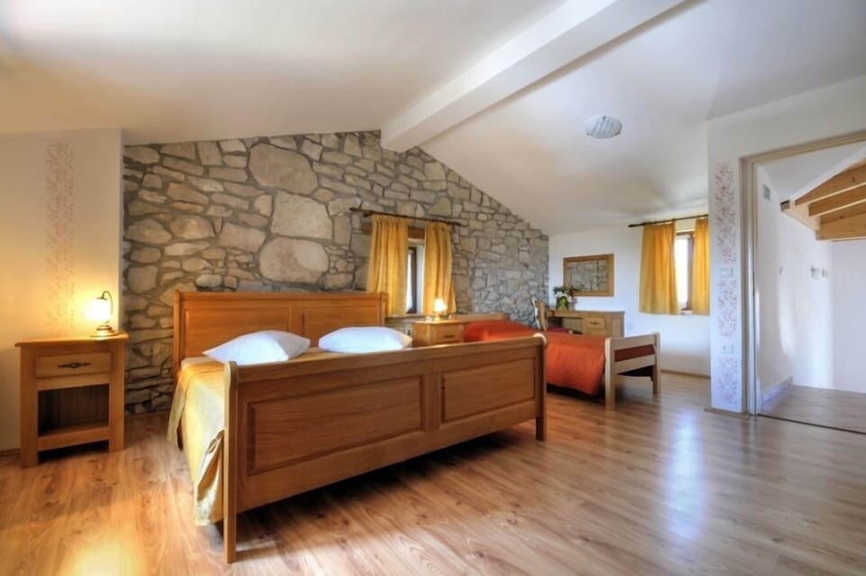 Family Triple Room | Free WiFi, bed sheets