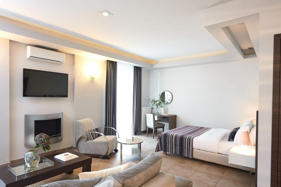 Suite | Premium bedding, desk, soundproofing, free WiFi