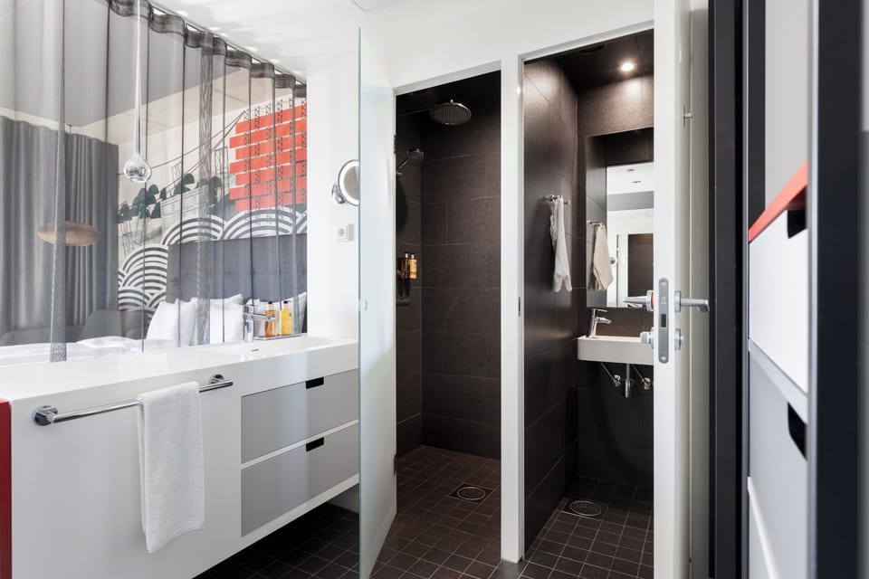 Shower, free toiletries, hair dryer, towels