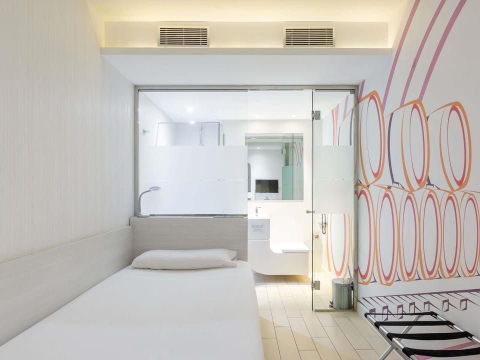 Basic Single Room, 1 Twin Bed (Inward-facing) | Minibar, in-room safe, desk, blackout drapes