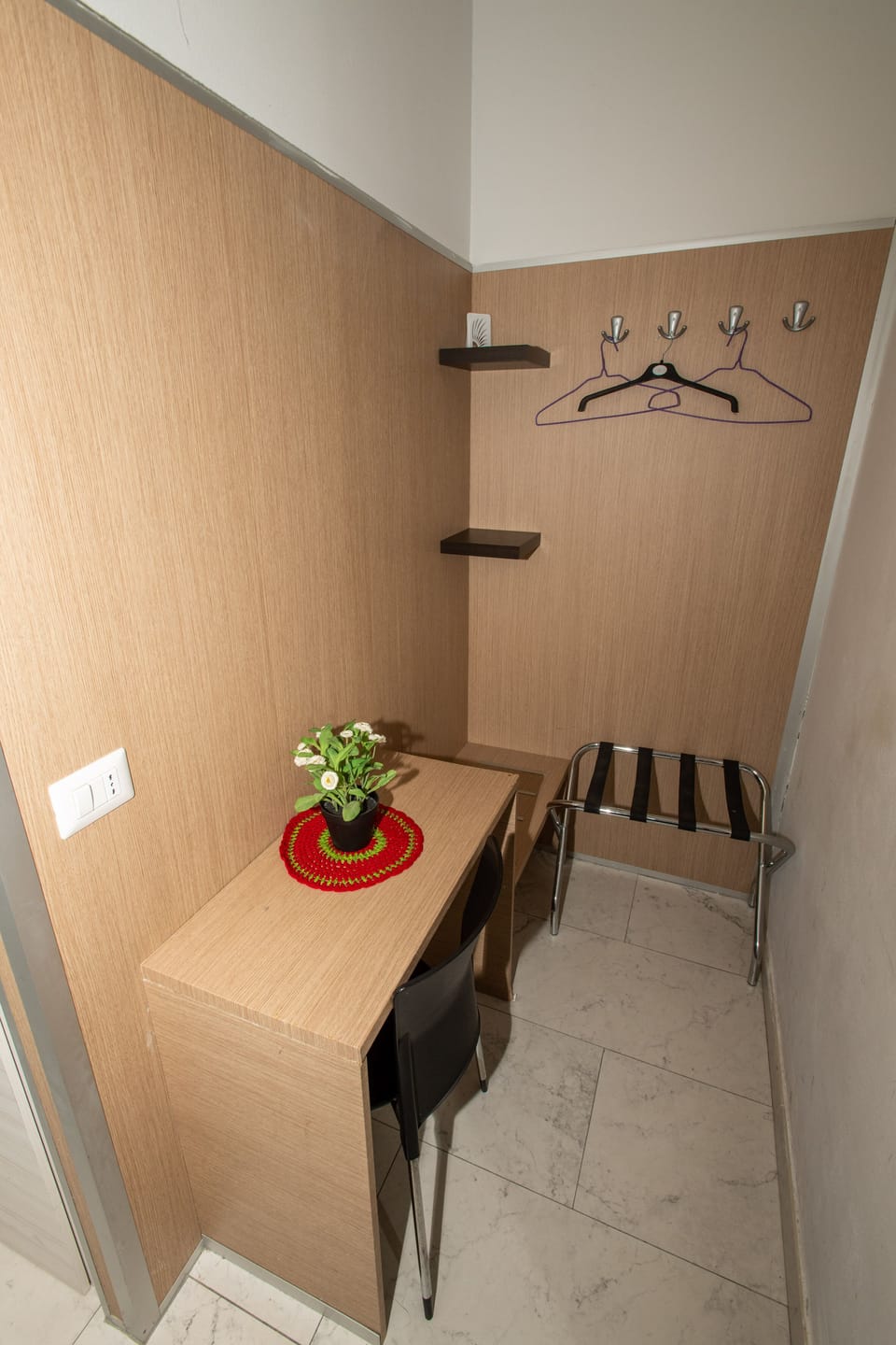Double Room Single Use, 1 Large Twin Bed | In-room safe, individually furnished, desk, laptop workspace