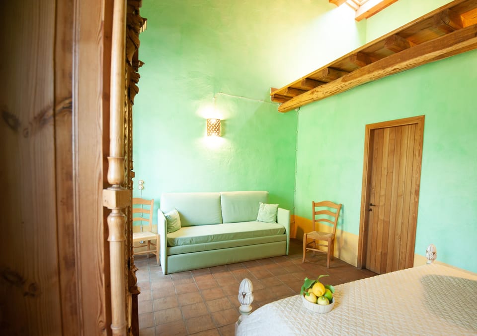 Deluxe Room, Non Smoking, Garden View | Individually furnished, free WiFi, bed sheets