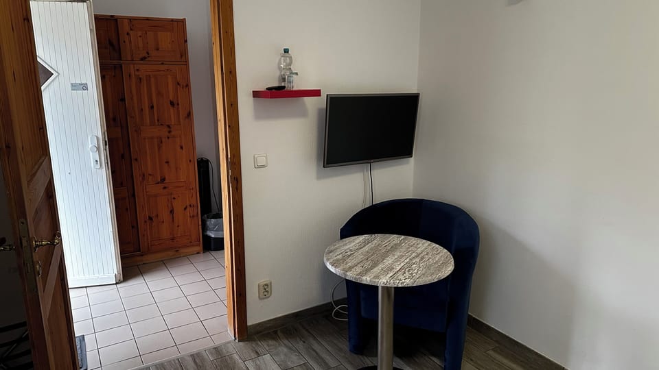 Single Room | In-room safe, individually decorated, individually furnished, desk