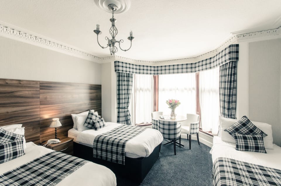 Triple Room | Iron/ironing board, free WiFi, bed sheets