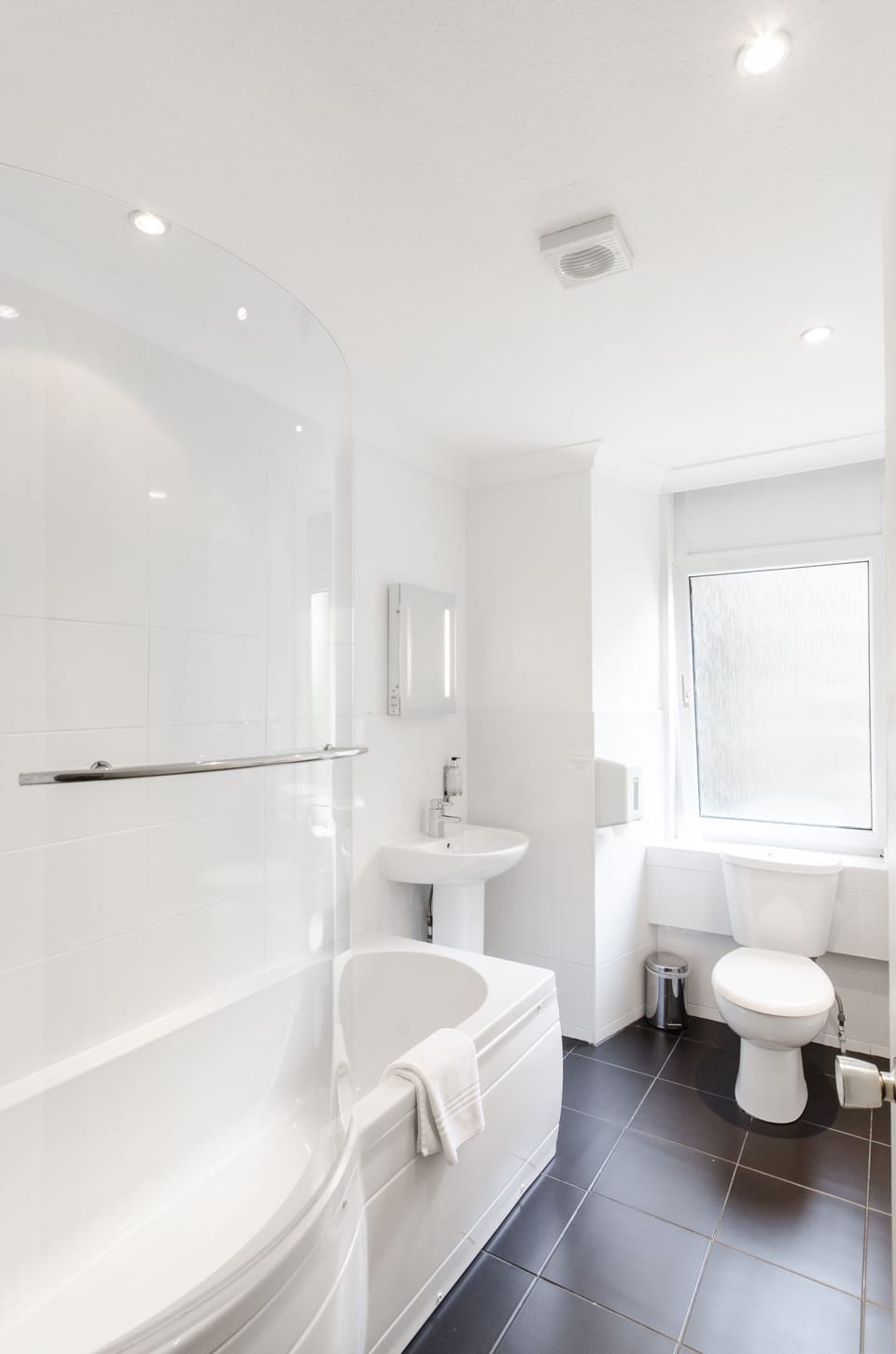 Triple Room | Bathroom | Shower, hair dryer, towels
