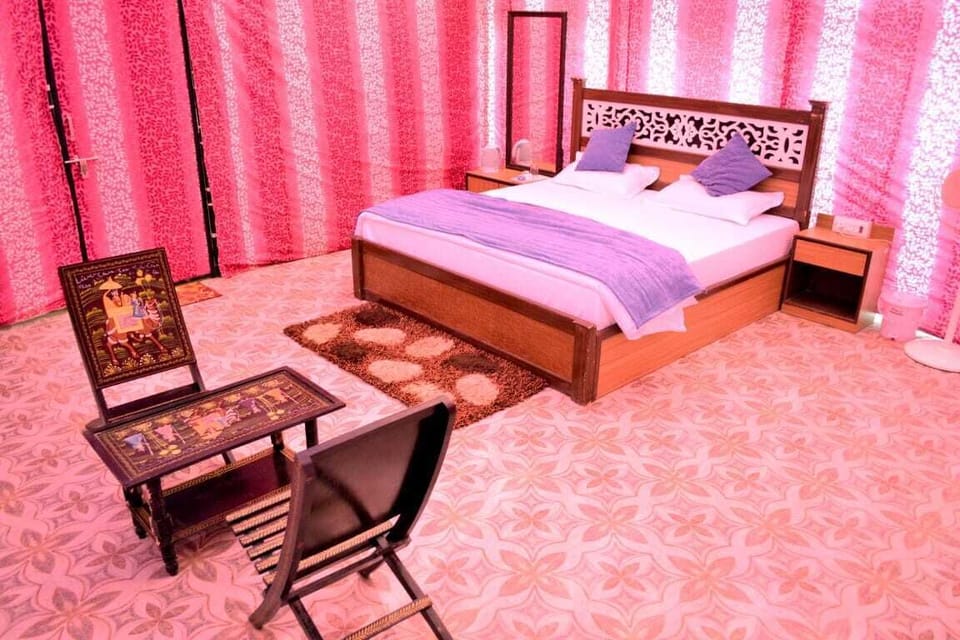 Deluxe Tent | Free WiFi