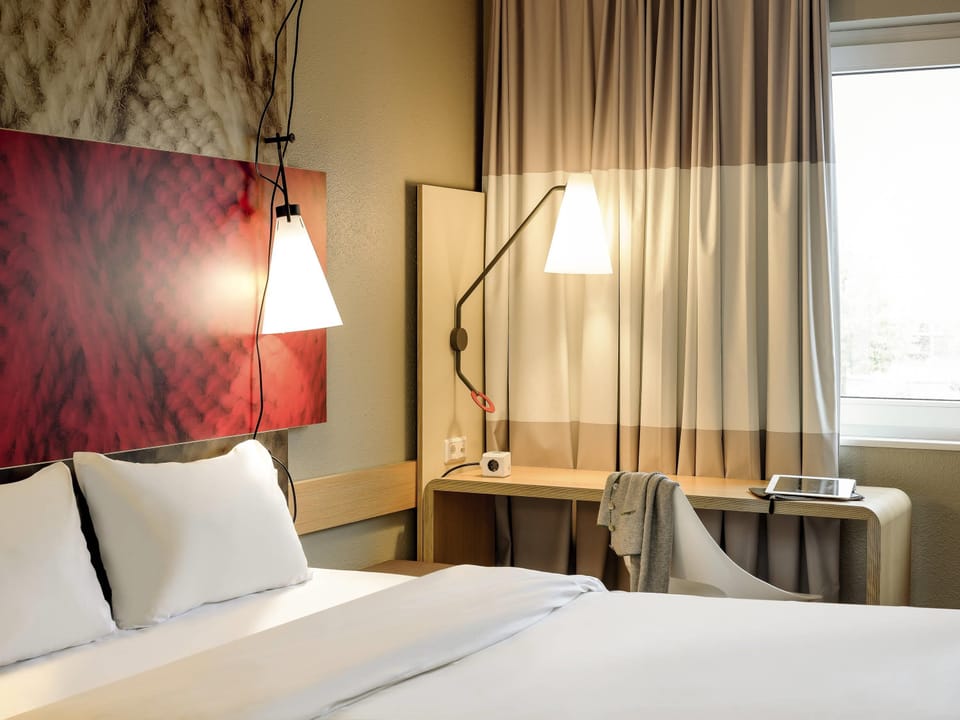 Room, 1 Double Bed | Desk, blackout drapes, soundproofing, iron/ironing board