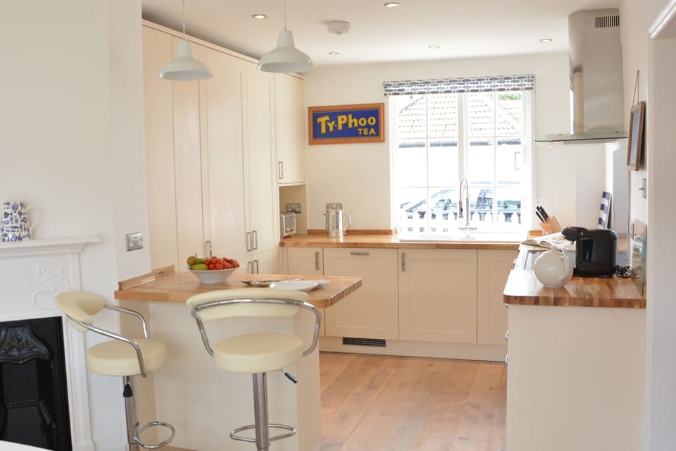 Fridge, dishwasher, cookware/dishes/utensils