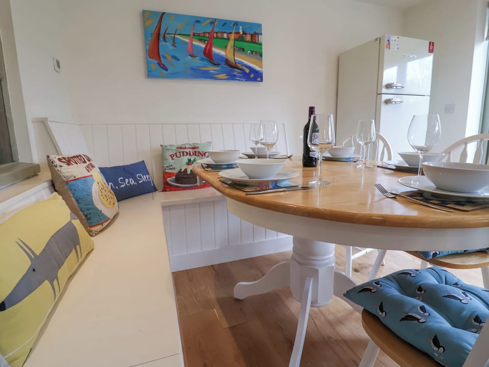 Cottage | Dining