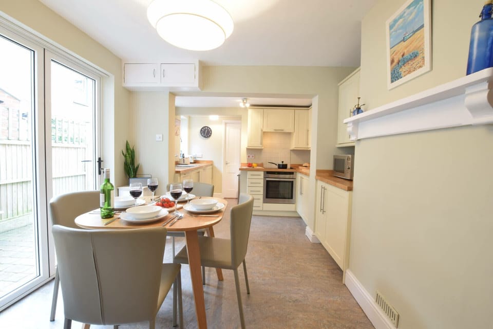 Fridge, microwave, dishwasher, cookware/dishes/utensils